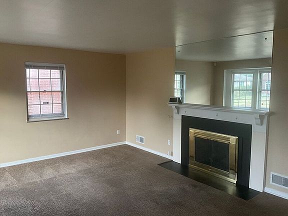 3rd image of 907 Golfview Ave