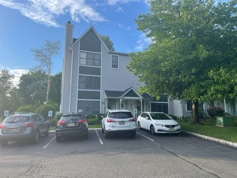 2nd image of 102 Burlington Ct #102