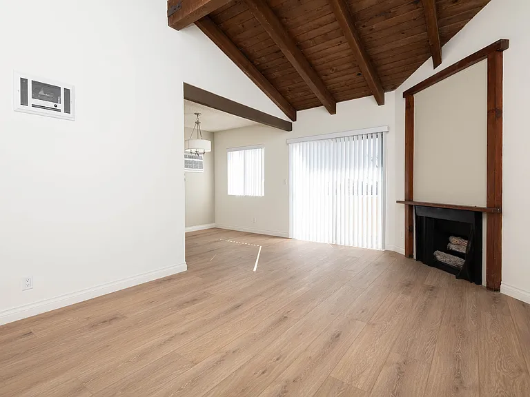 1621 Federal Ave #10 — Photo 2