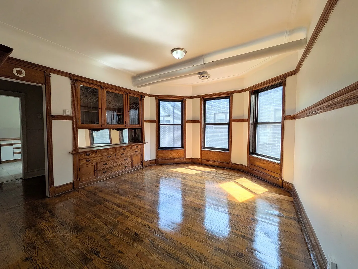 4 bed, $3,000 — Photo 2