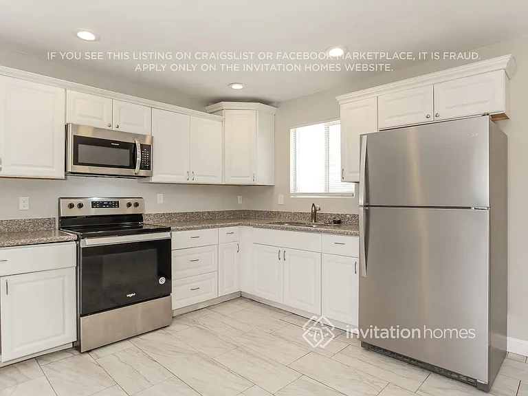 12614 W Del Rio Ln — Photo 5