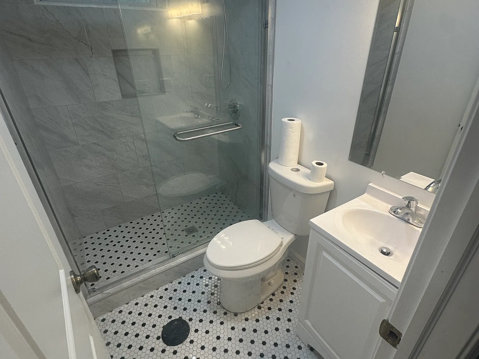 4 bed, 930 sqft, $750 — Photo 4