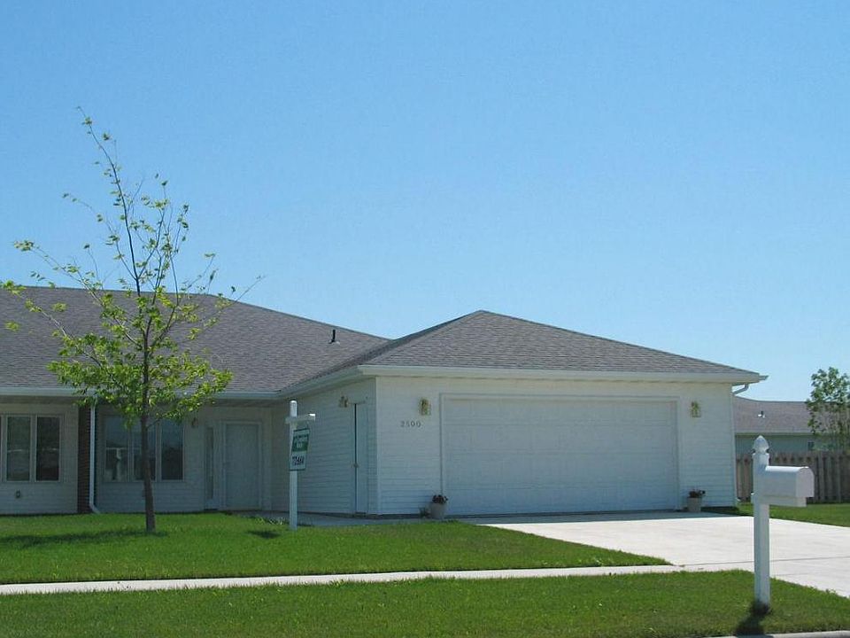 1st image of 2500 Pembrooke Dr