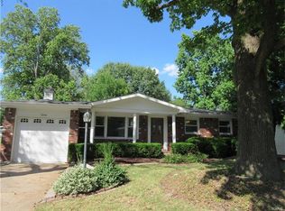 1345 Lindsay Ln, Florissant, MO 63031