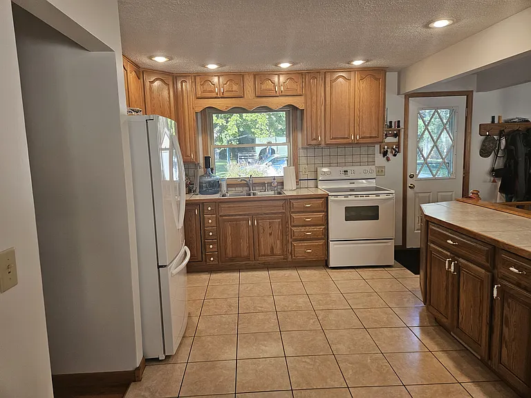 Kitchen, old fashioned but immaculately maintained.
