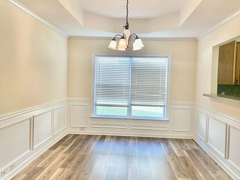373 Southgate Dr — Photo 9