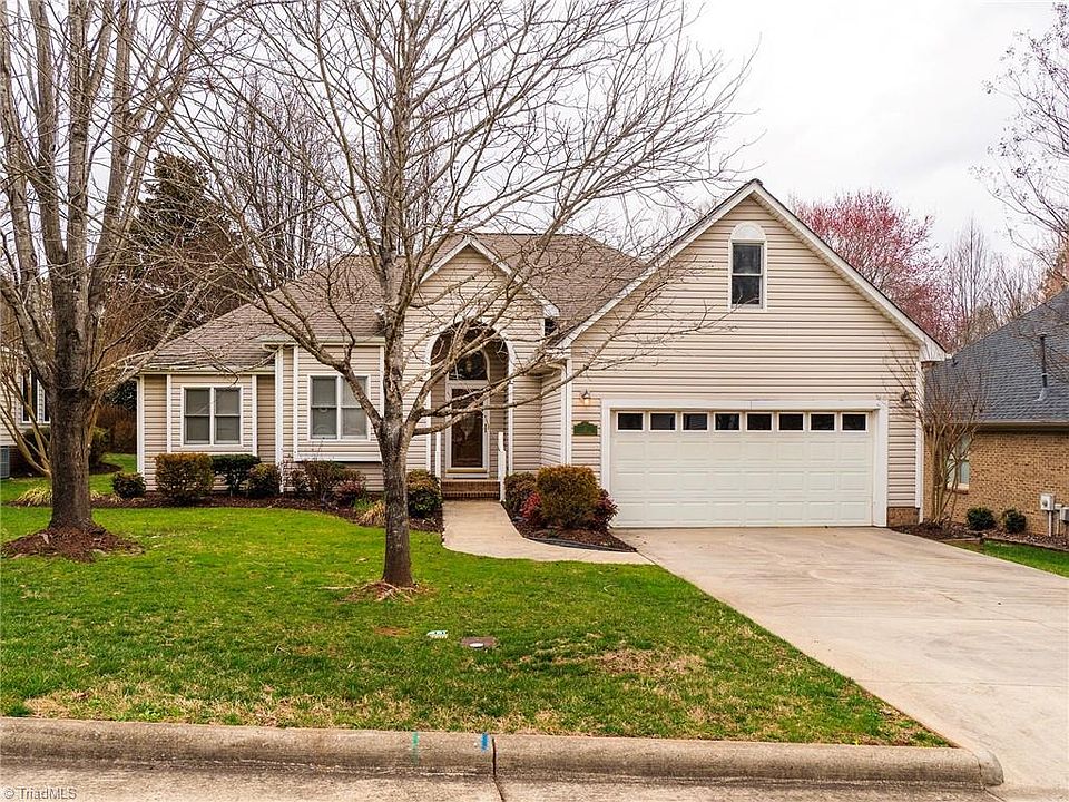 1st image of 4 Laurel Oak Dr