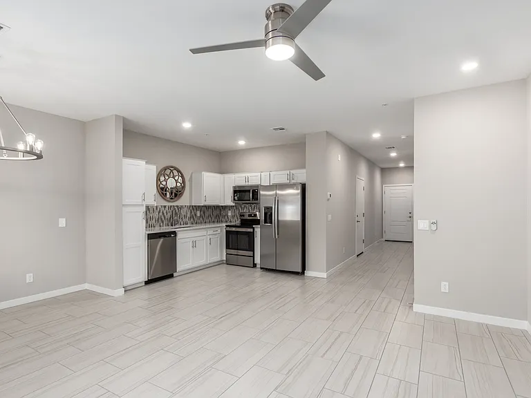 2134 W Harmont Dr — Photo 18
