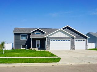 2106 Wahl St, Dickinson, ND 58601