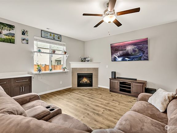 3rd image of 672 Marcie Lane N