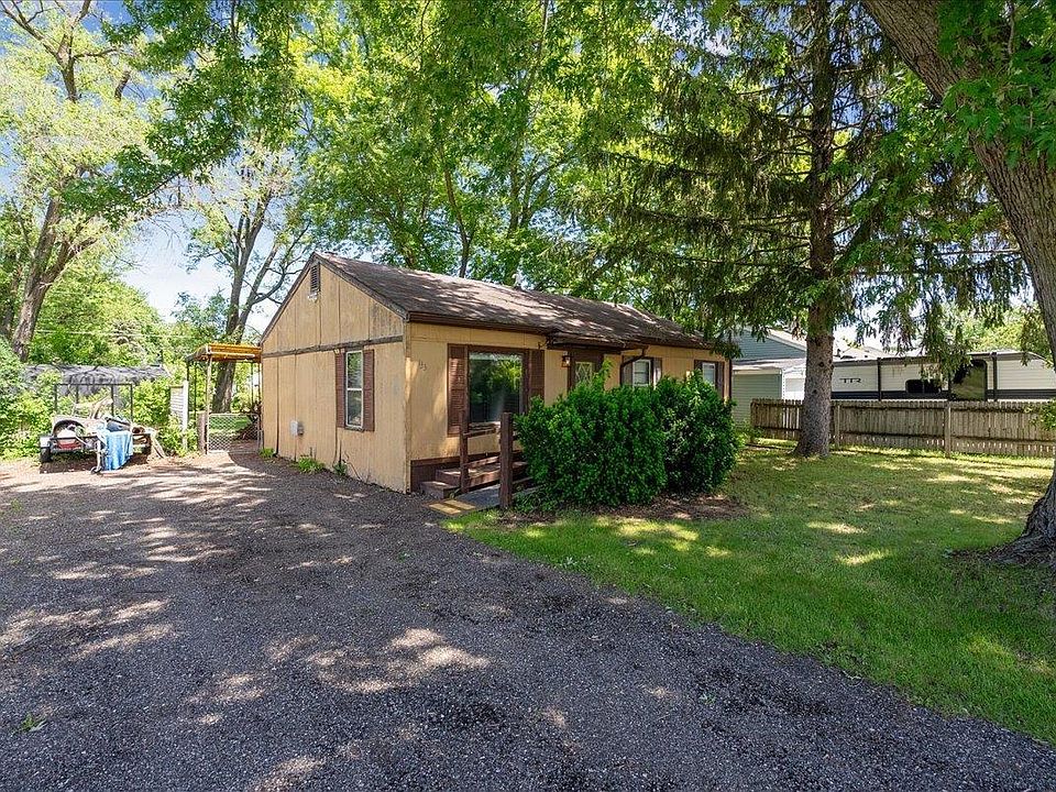 133 Michigan Dr, Elk Run Heights, IA 50707 Zillow