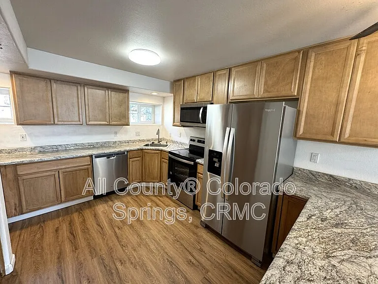 565 W Dale St — Photo 5