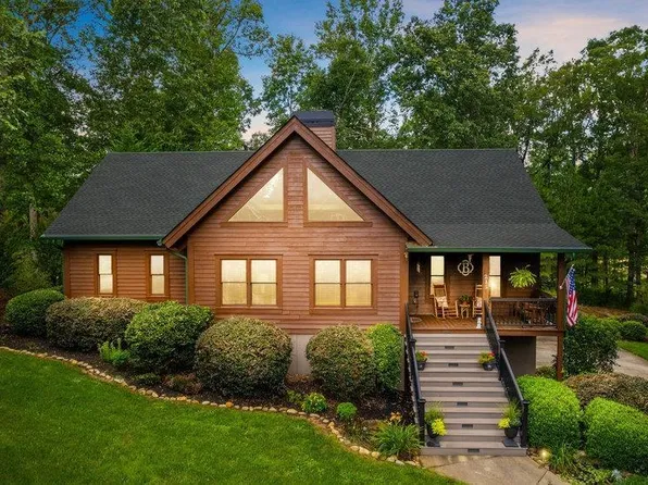 215 Lord Byron Ln, Travelers Rest, SC 29690