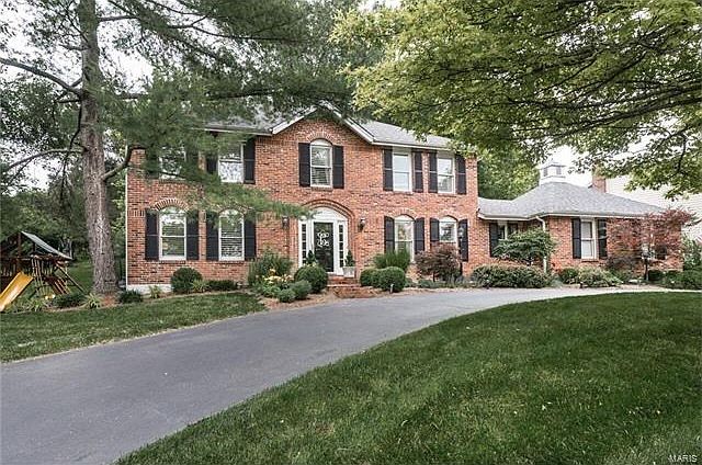 1st image of 402 Hunters Hill Dr