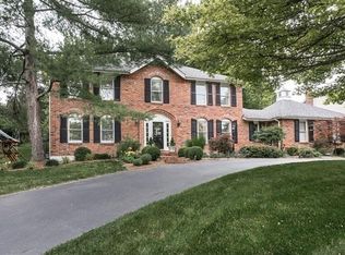 402 Hunters Hill Dr, Chesterfield, MO 63017