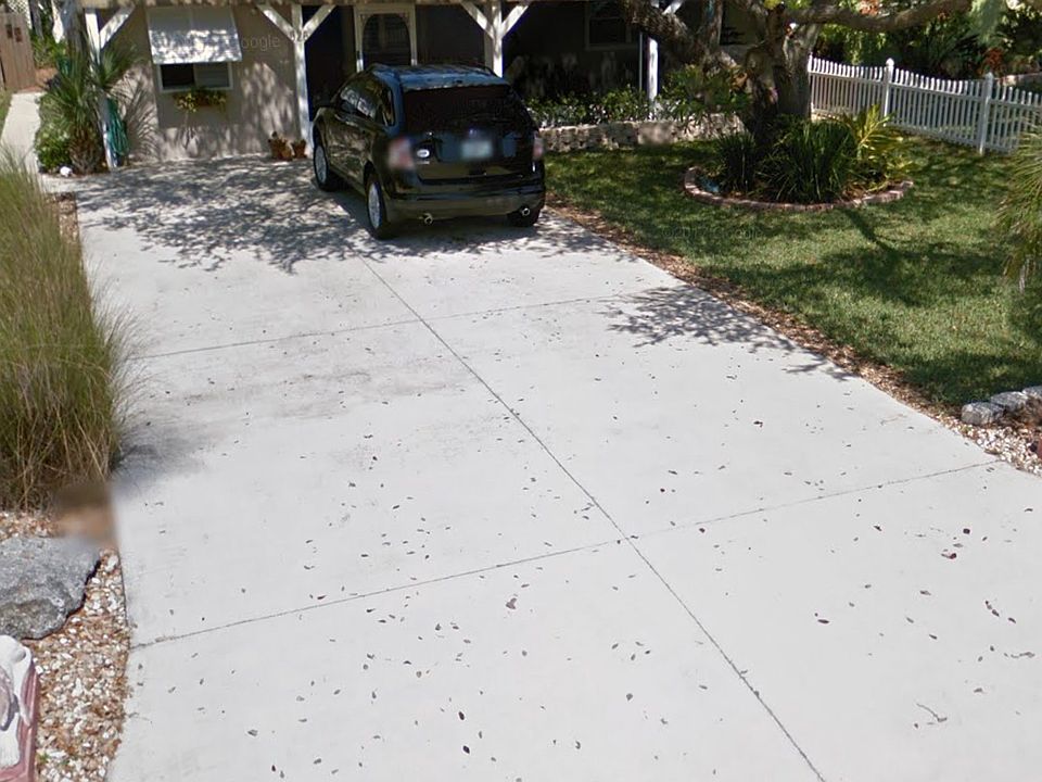 1st image of 828 E 11th Ave