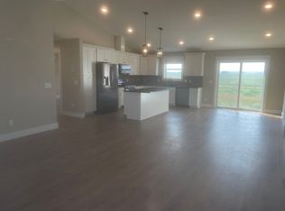 5489 Fresh Water Ln, Williston, ND 58801