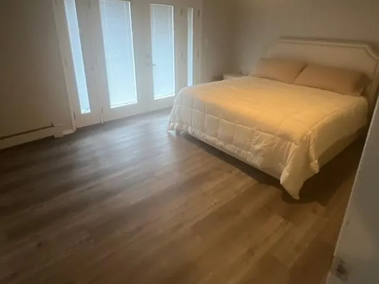 1st bedroom no stair needed.