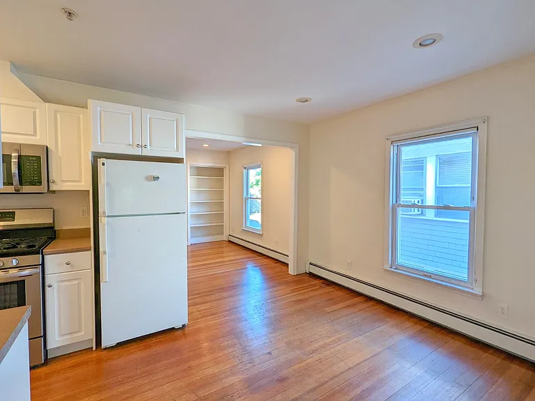 57 Locke St — Photo 4