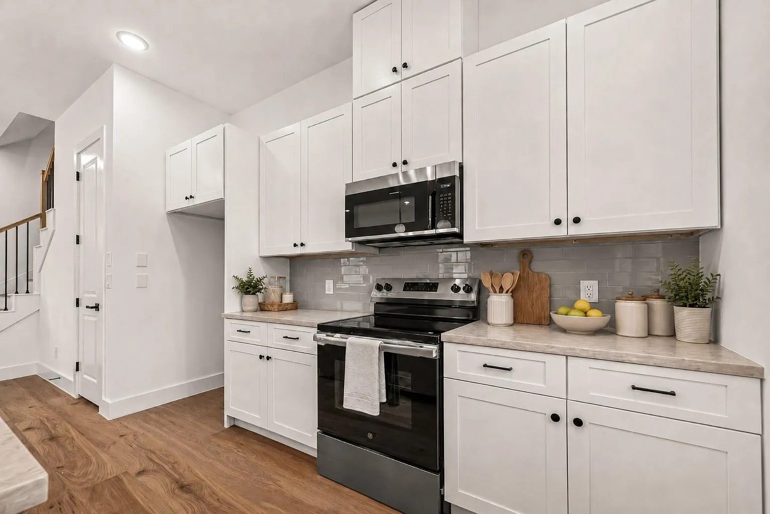 3 bed, 2.5 bath, 1300 sqft, $2,000 — Photo 4
