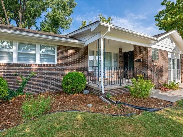 901 S Drury Ln, Wichita, KS 67207