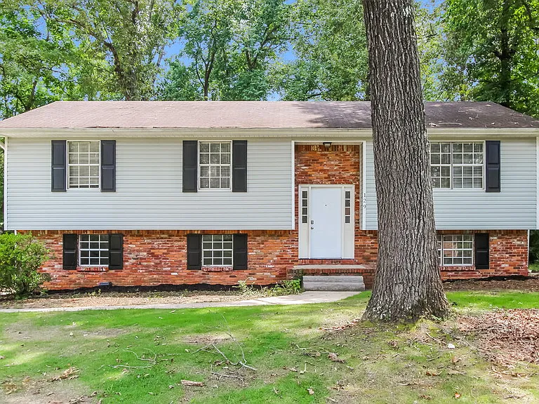 129 Hickory St — Photo 1
