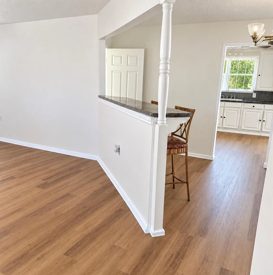 3 bed, 1.0 bath, 1328 sqft, $1,620 — Photo 4