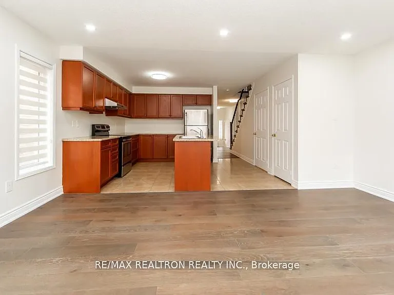 24 Skelton Cres — Photo 7