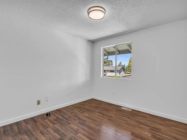 405 SW 116th Pl — Photo 12