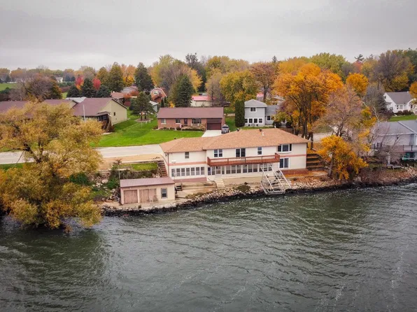 913 W Lake Ave, Worthington, MN 56187