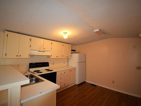 3rd image of 2733 Primrose Ct