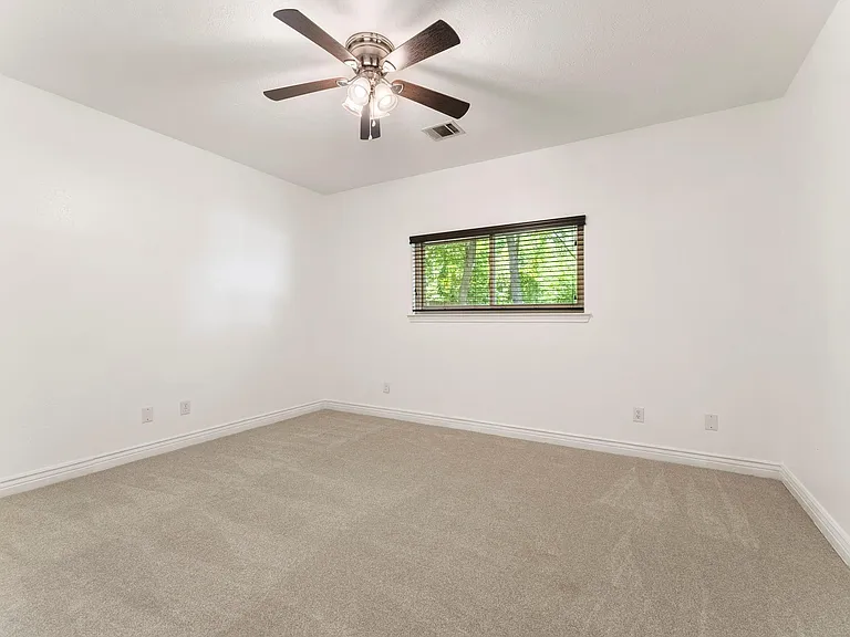 618 W Rollingwood St — Photo 14