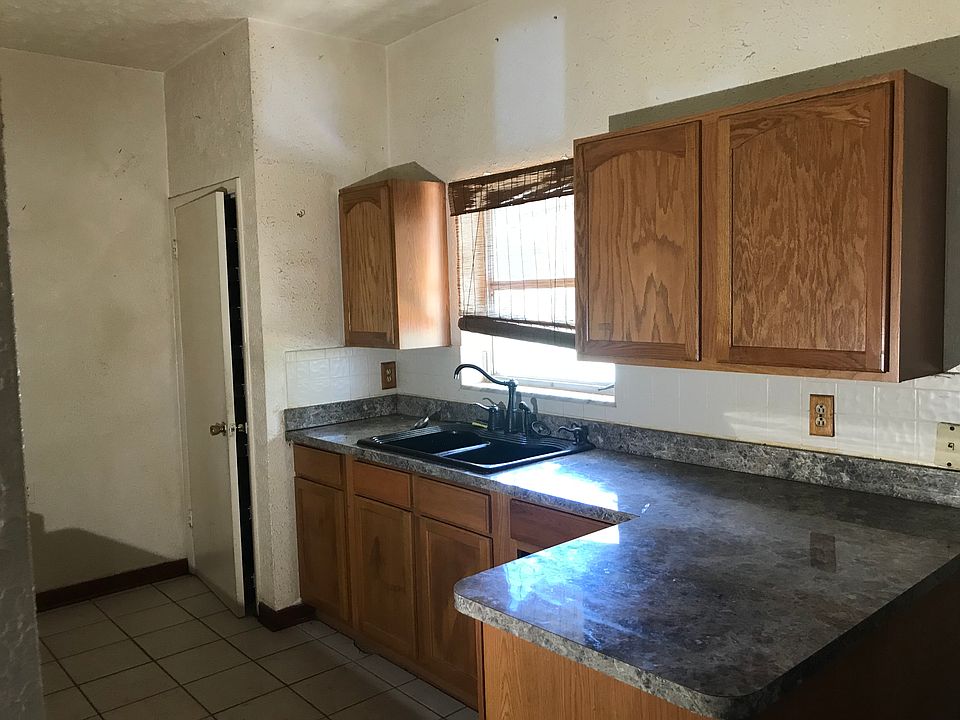 2nd image of 609 21st St SW