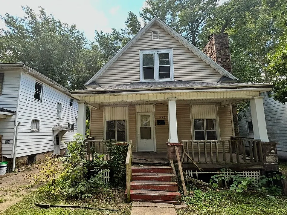 989 W Packard St