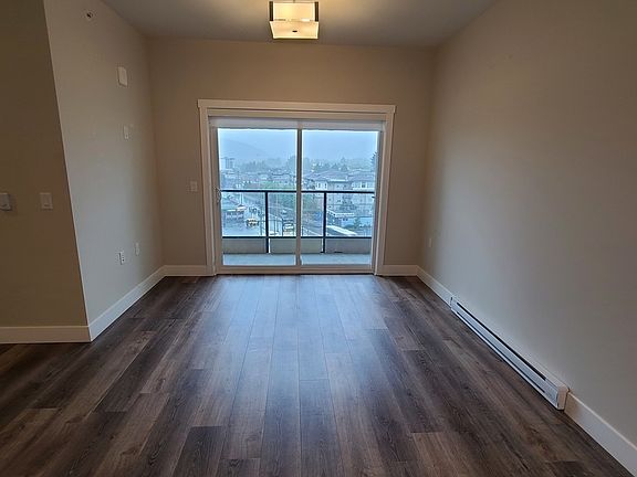3rd image of 46338 Yale Rd #513