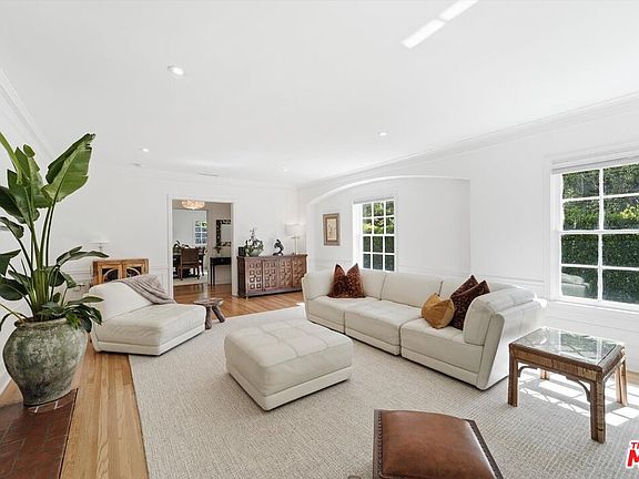 3rd image of 351 Veteran Ave