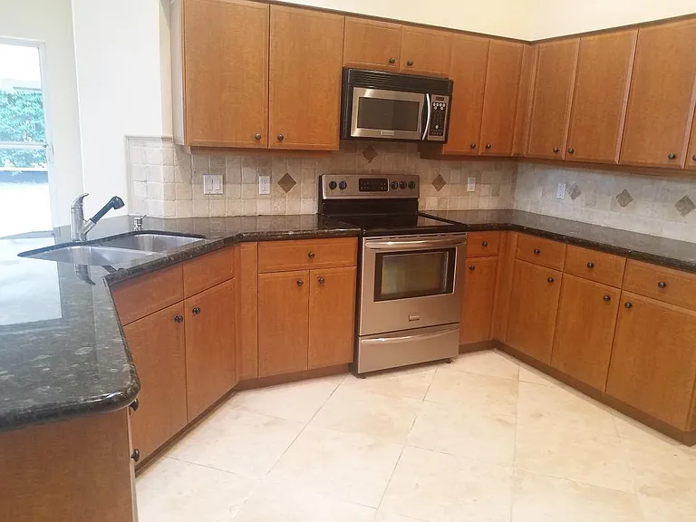 1084 SW Pigeon Plum Way — Photo 16