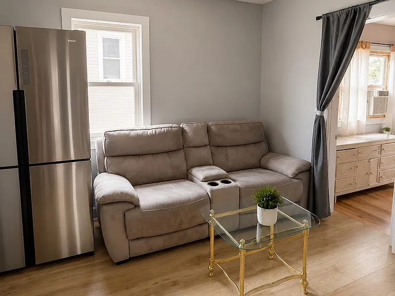 18 Washington Ave #2 — Photo 2