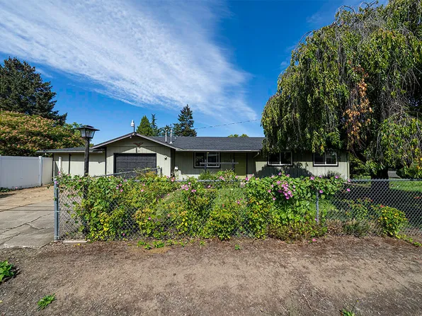 2554 Stearns Way, Medford, OR 97501