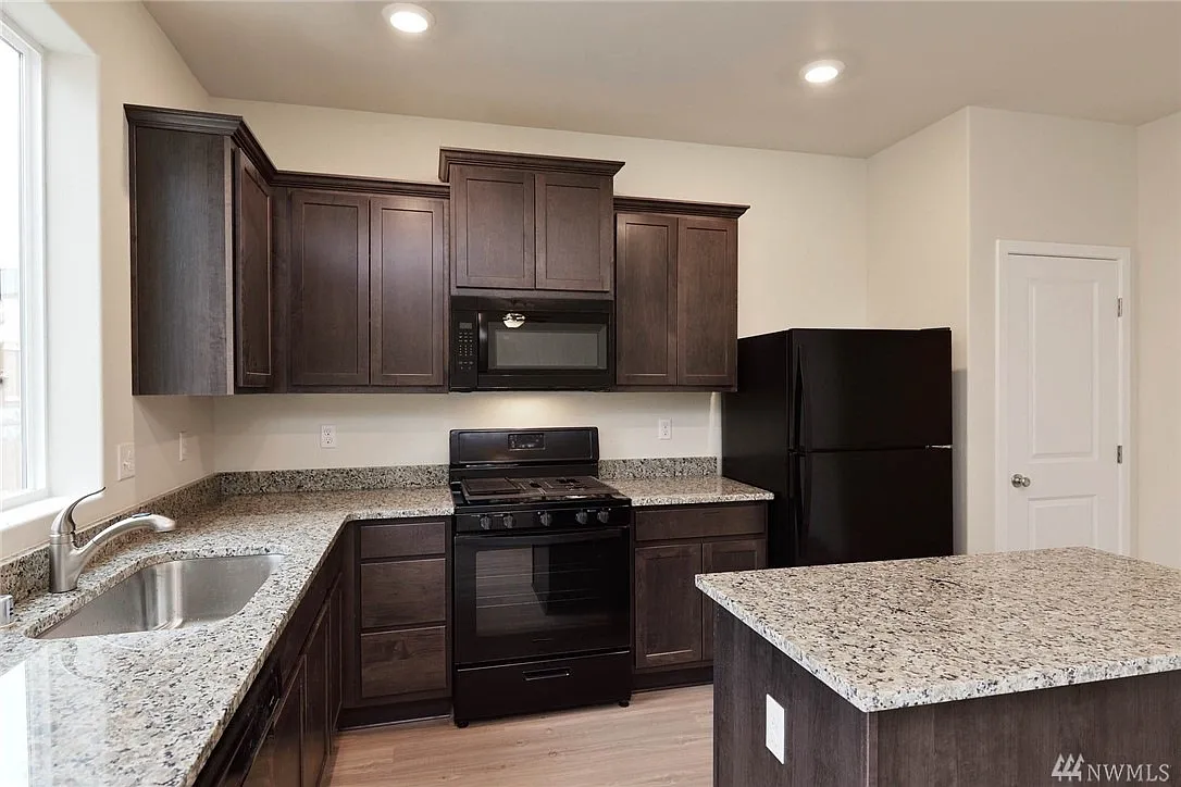 3 bed, 2.5 bath, 1623 sqft, $2,650 — Photo 3