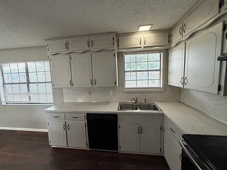 4130 Moffett Ave — Photo 6