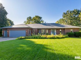 5775 Dodds Dr, Bettendorf, IA 52722