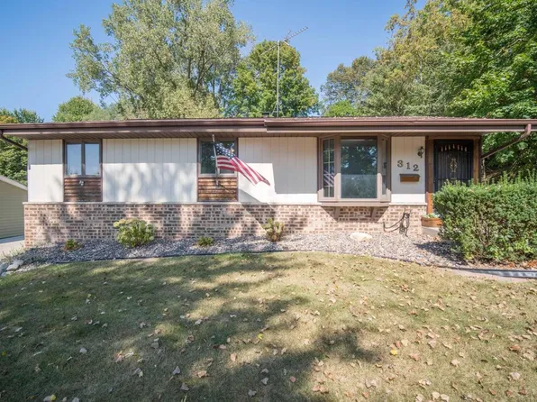 312 Briar DRIVE, West Bend, WI 53090