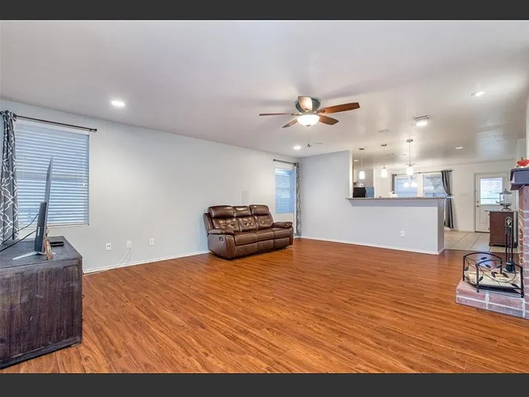 9554 Rosedale Dr — Photo 5