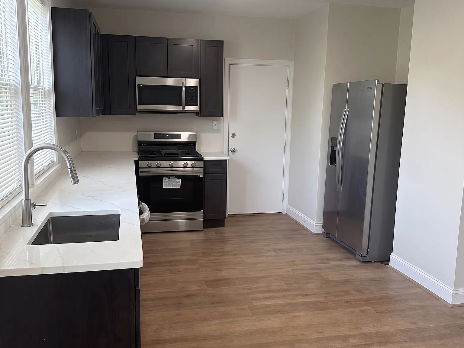 3 bed, 1400 sqft, $3,400 — Photo 2