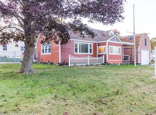 8 Longfellow Dr, Cape Elizabeth, ME 04107