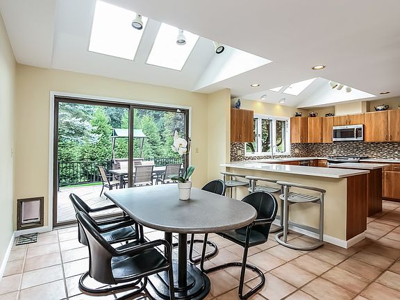 Open concept dining room/living room