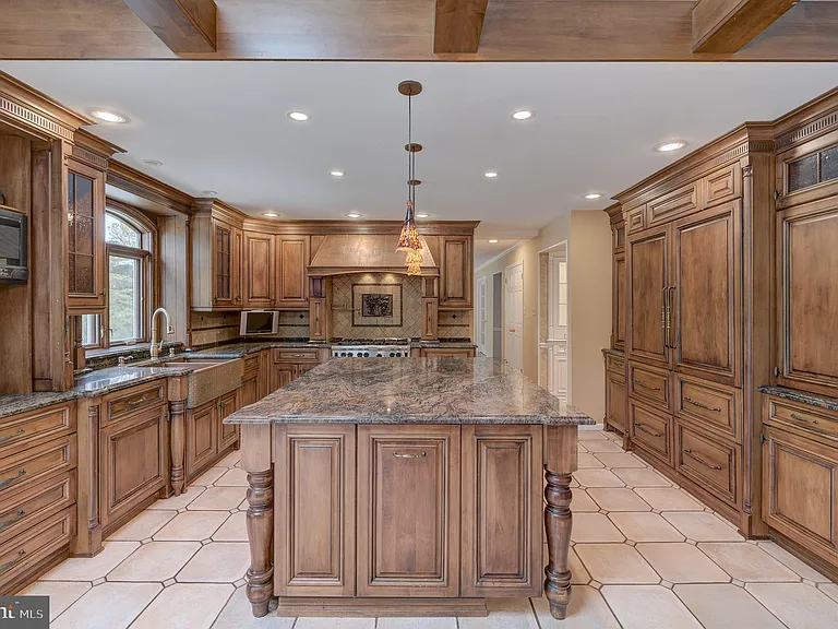 42 Ellsworth Dr — Photo 17