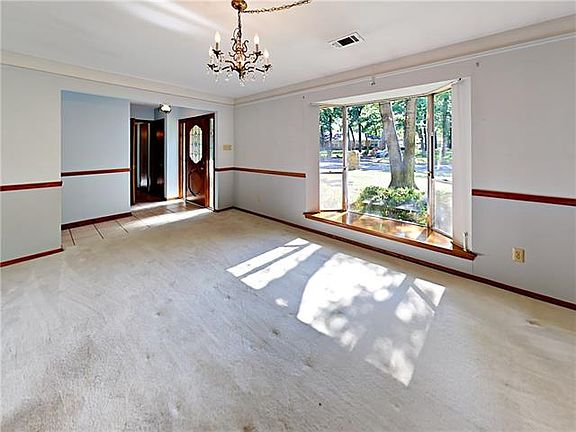3rd image of 2307 Briarwood Blvd
