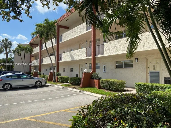 671 S Hollybrook Dr APT 104, Pembroke Pines, FL 33025